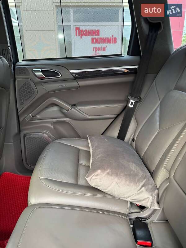 Позашляховик / Кросовер Porsche Cayenne 2010 в Києві