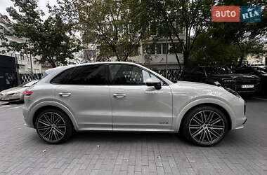 Внедорожник / Кроссовер Porsche Cayenne 2022 в 