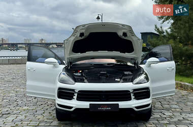 Позашляховик / Кросовер Porsche Cayenne 2019 в 