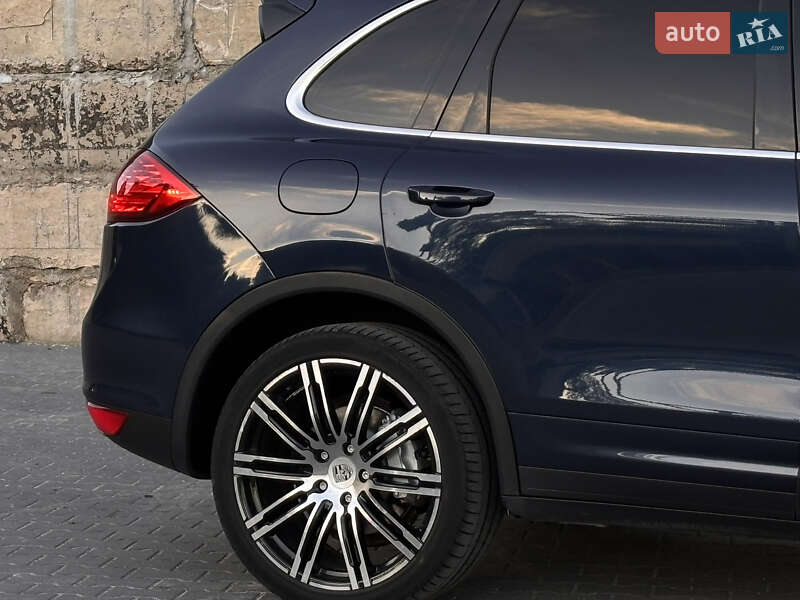 Внедорожник / Кроссовер Porsche Cayenne 2011 в Тернополе