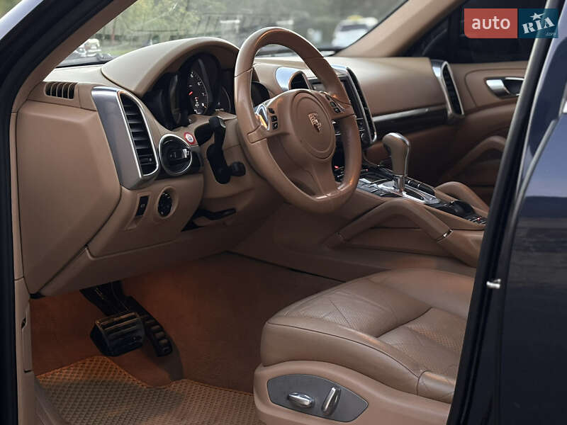 Внедорожник / Кроссовер Porsche Cayenne 2011 в Тернополе