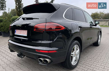 Позашляховик / Кросовер Porsche Cayenne 2015 в 
