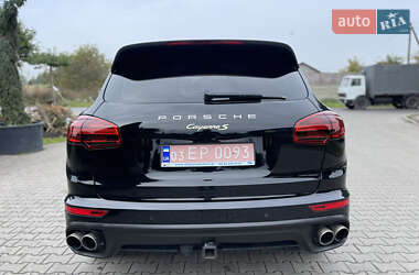 Позашляховик / Кросовер Porsche Cayenne 2015 в 