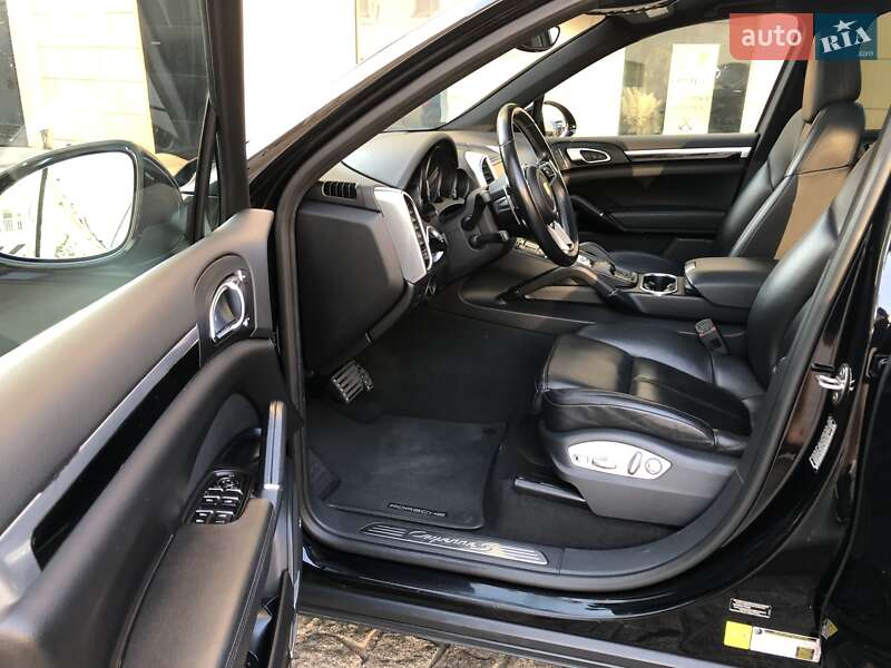 Позашляховик / Кросовер Porsche Cayenne 2015 в Одесі