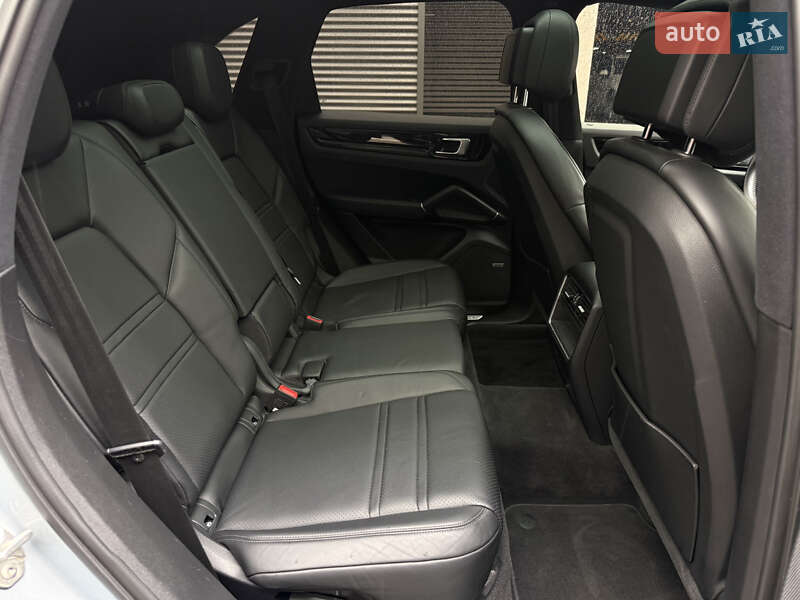 Внедорожник / Кроссовер Porsche Cayenne 2019 в Киеве