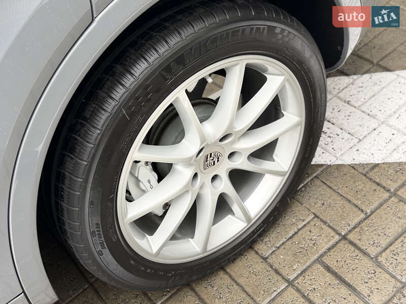 Внедорожник / Кроссовер Porsche Cayenne 2019 в Киеве