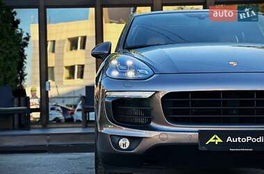 Позашляховик / Кросовер Porsche Cayenne 2016 в 