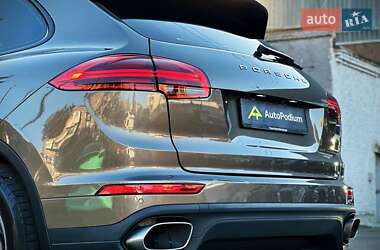 Позашляховик / Кросовер Porsche Cayenne 2016 в 