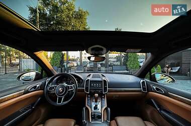 Позашляховик / Кросовер Porsche Cayenne 2016 в 