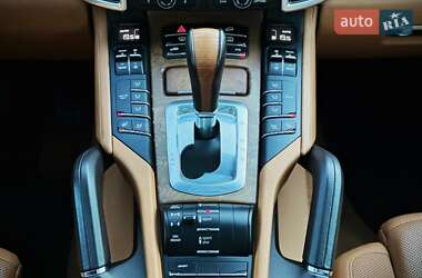 Позашляховик / Кросовер Porsche Cayenne 2016 в 