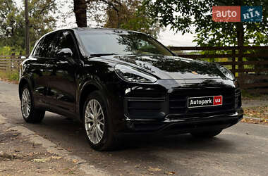 Внедорожник / Кроссовер Porsche Cayenne 2017 в 