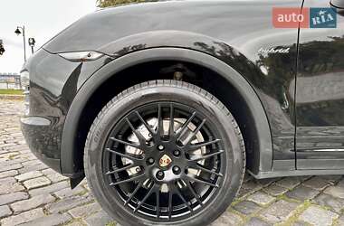 Внедорожник / Кроссовер Porsche Cayenne 2014 в 