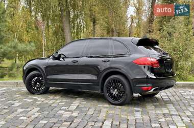 Внедорожник / Кроссовер Porsche Cayenne 2014 в 