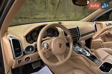 Внедорожник / Кроссовер Porsche Cayenne 2014 в 