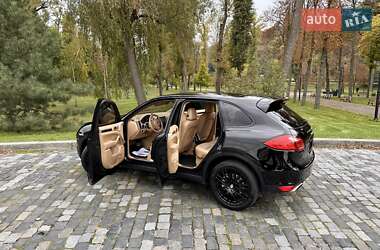 Внедорожник / Кроссовер Porsche Cayenne 2014 в 