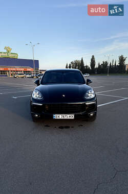 Внедорожник / Кроссовер Porsche Cayenne 2014 в 