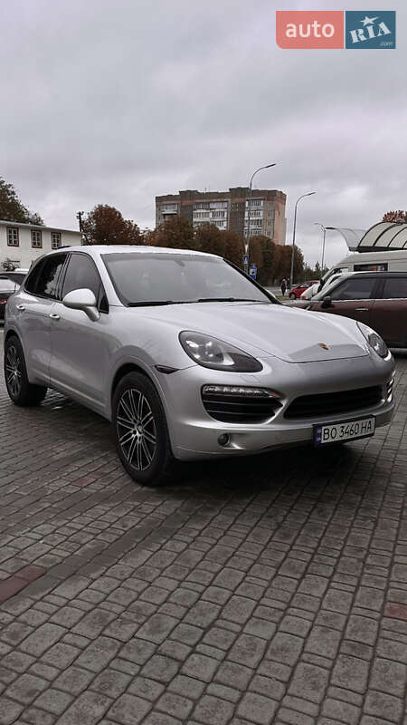 Позашляховик / Кросовер Porsche Cayenne 2012 в 