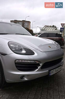 Позашляховик / Кросовер Porsche Cayenne 2012 в 