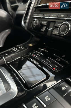 Позашляховик / Кросовер Porsche Cayenne 2012 в 