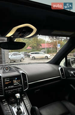 Позашляховик / Кросовер Porsche Cayenne 2012 в 