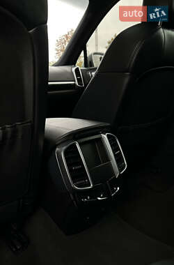 Позашляховик / Кросовер Porsche Cayenne 2012 в 