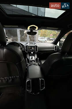 Позашляховик / Кросовер Porsche Cayenne 2012 в 
