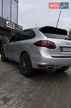 Позашляховик / Кросовер Porsche Cayenne 2012 в 