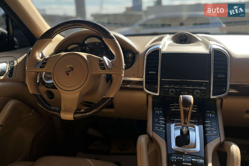 Позашляховик / Кросовер Porsche Cayenne 2013 в Мукачевому