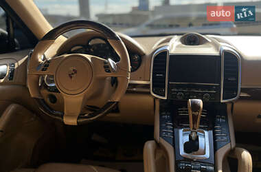 Позашляховик / Кросовер Porsche Cayenne 2013 в 