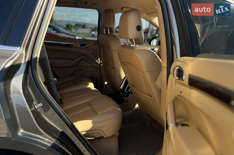 Позашляховик / Кросовер Porsche Cayenne 2013 в Мукачевому