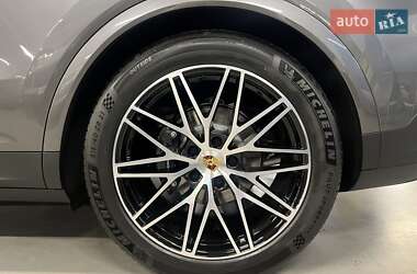 Позашляховик / Кросовер Porsche Cayenne 2024 в 