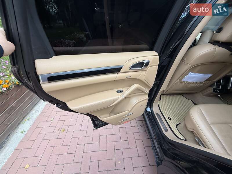 Внедорожник / Кроссовер Porsche Cayenne 2011 в Кременчуге