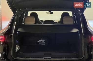 Внедорожник / Кроссовер Porsche Cayenne 2023 в 