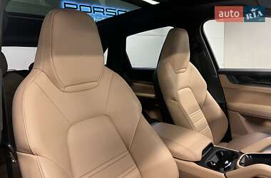 Внедорожник / Кроссовер Porsche Cayenne 2023 в 