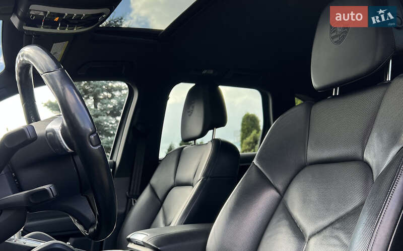 Позашляховик / Кросовер Porsche Cayenne 2014 в Львові