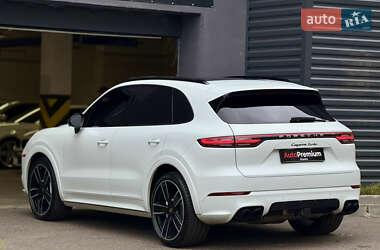 Позашляховик / Кросовер Porsche Cayenne 2018 в 