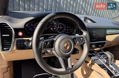 Позашляховик / Кросовер Porsche Cayenne 2022 в 