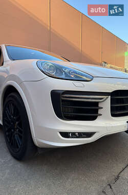 Внедорожник / Кроссовер Porsche Cayenne 2016 в 