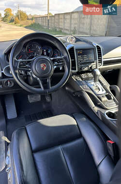 Позашляховик / Кросовер Porsche Cayenne 2015 в  фото 7 Позашляховик / Кросовер Porsche Cayenne 2015 в