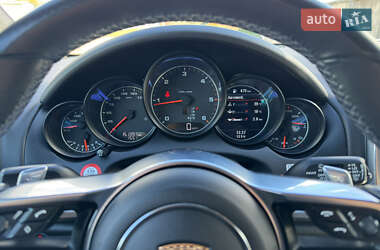 Позашляховик / Кросовер Porsche Cayenne 2015 в  фото 11 Позашляховик / Кросовер Porsche Cayenne 2015 в