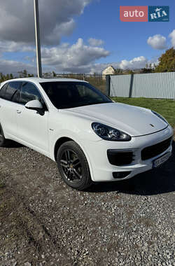 Внедорожник / Кроссовер Porsche Cayenne 2015 в Хмельницком