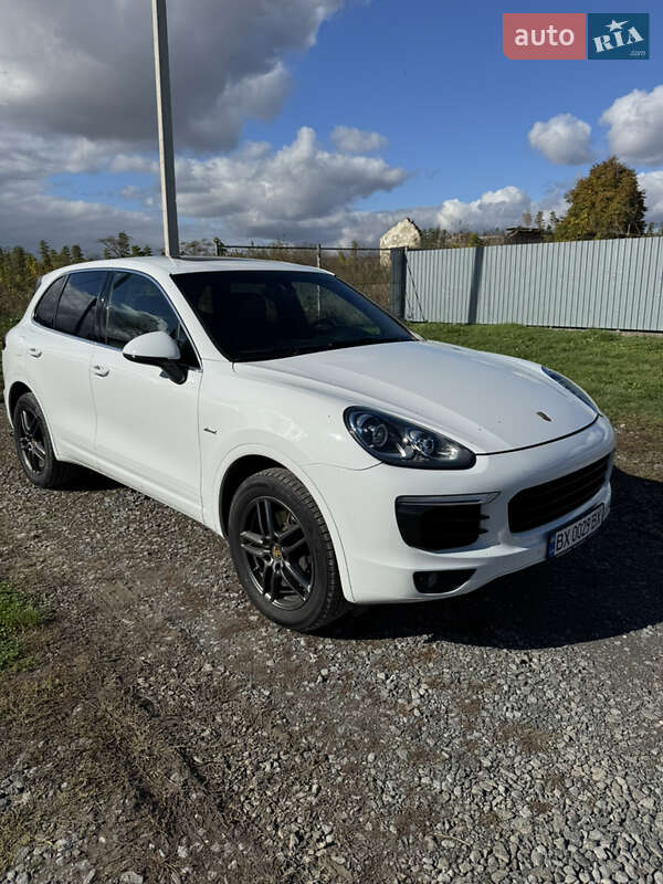 Позашляховик / Кросовер Porsche Cayenne 2015 в  фото Позашляховик / Кросовер Porsche Cayenne 2015 в