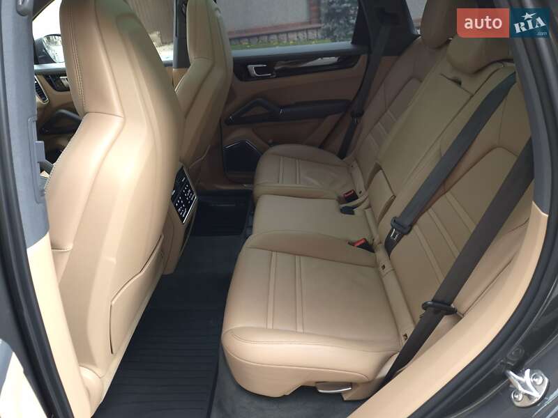 Позашляховик / Кросовер Porsche Cayenne 2019 в Києві