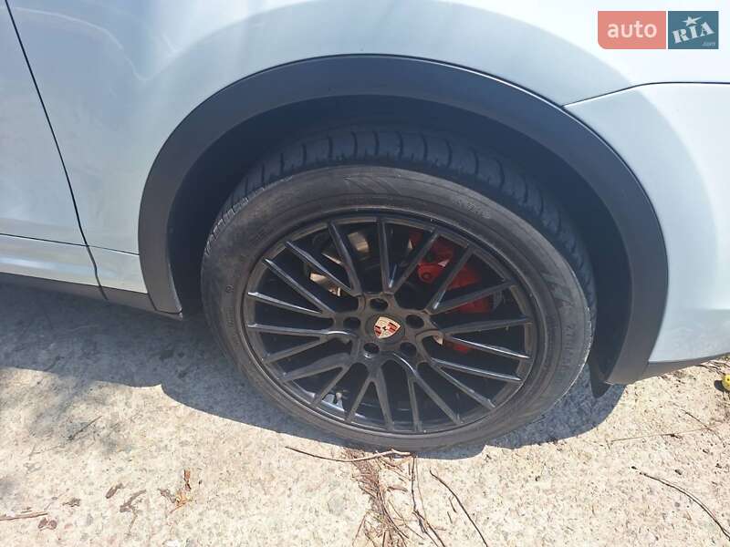 Внедорожник / Кроссовер Porsche Cayenne 2014 в Днепре