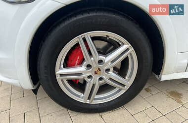 Позашляховик / Кросовер Porsche Cayenne 2013 в  фото 23 Позашляховик / Кросовер Porsche Cayenne 2013 в