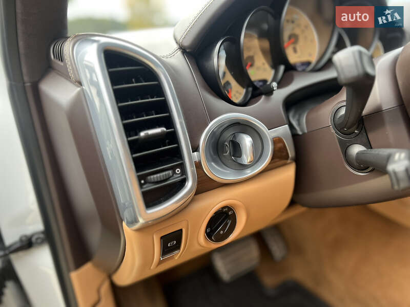 Внедорожник / Кроссовер Porsche Cayenne 2013 в Львове фото 28 Внедорожник / Кроссовер Porsche Cayenne 2013 в Львове