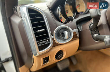 Позашляховик / Кросовер Porsche Cayenne 2013 в  фото 28 Позашляховик / Кросовер Porsche Cayenne 2013 в