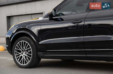 Внедорожник / Кроссовер Porsche Cayenne 2020 в 