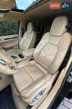 Внедорожник / Кроссовер Porsche Cayenne 2012 в 