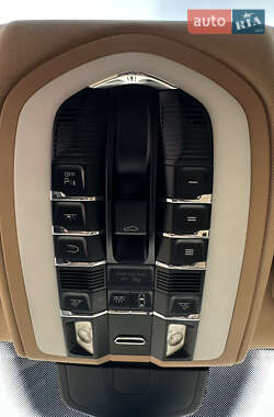 Внедорожник / Кроссовер Porsche Cayenne 2012 в 